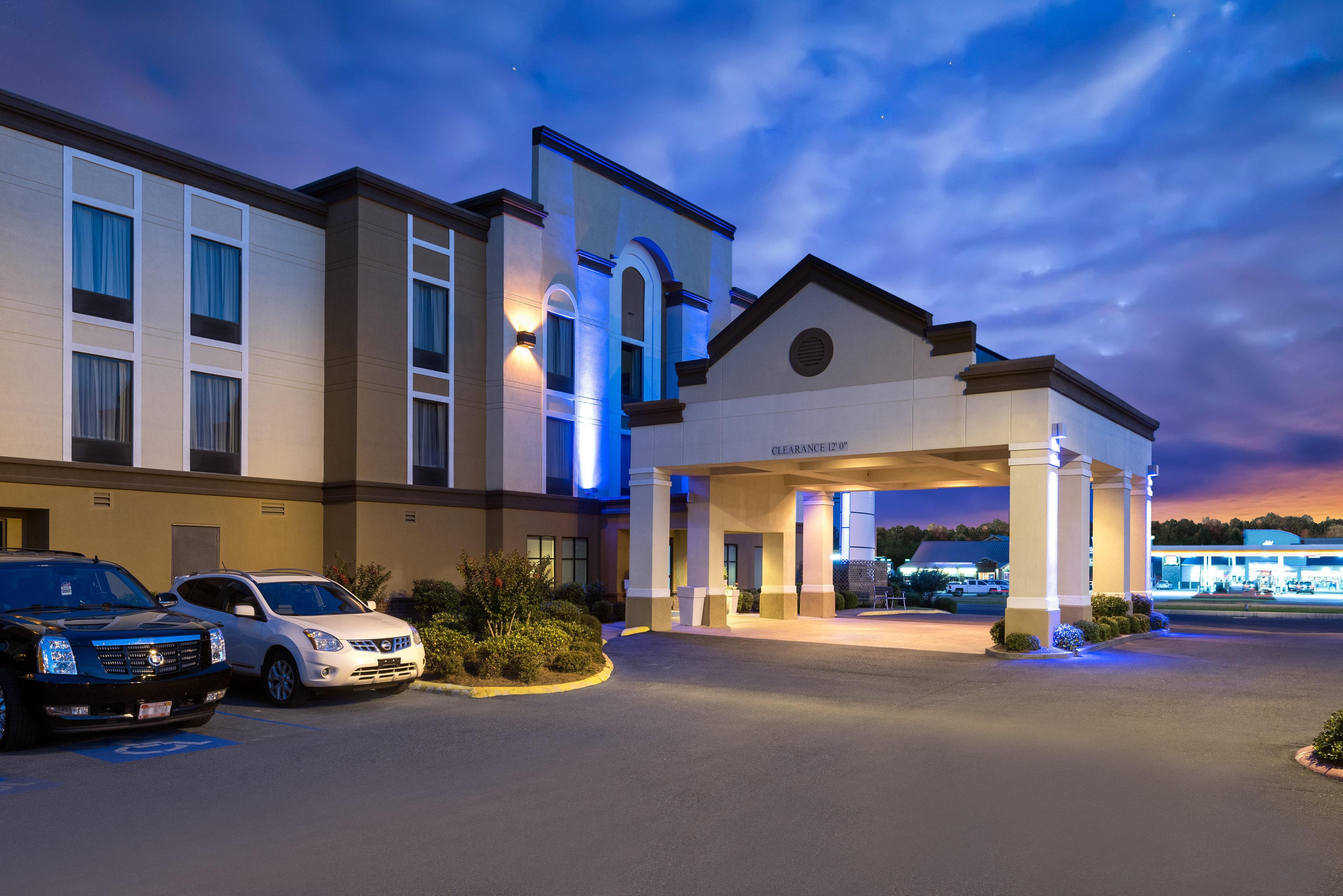 Holiday Inn Express & Suites - Grenada By Ihg Exterior photo