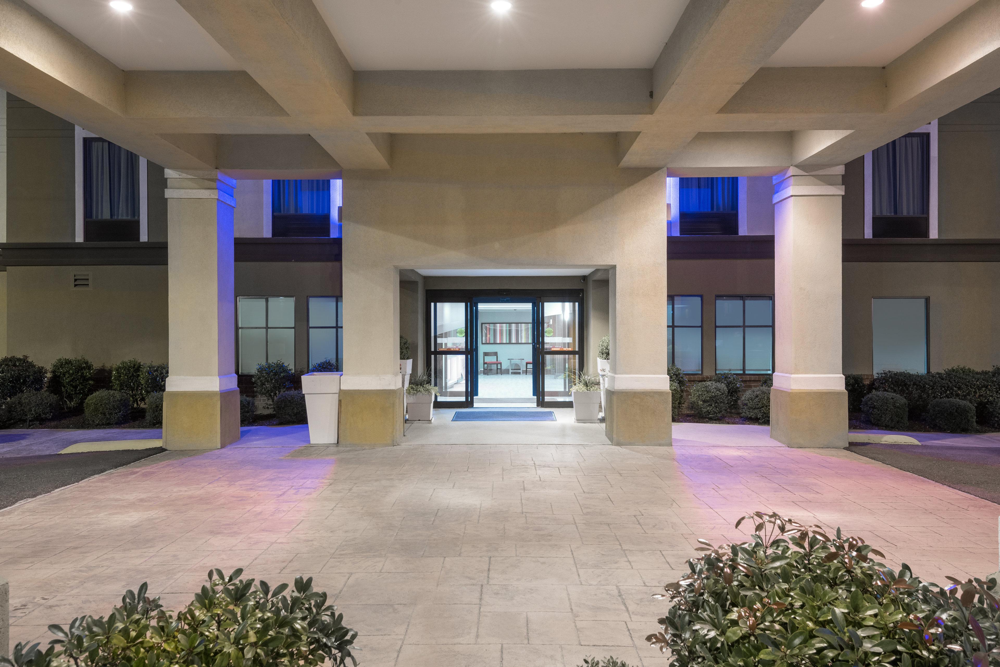 Holiday Inn Express & Suites - Grenada By Ihg Exterior photo