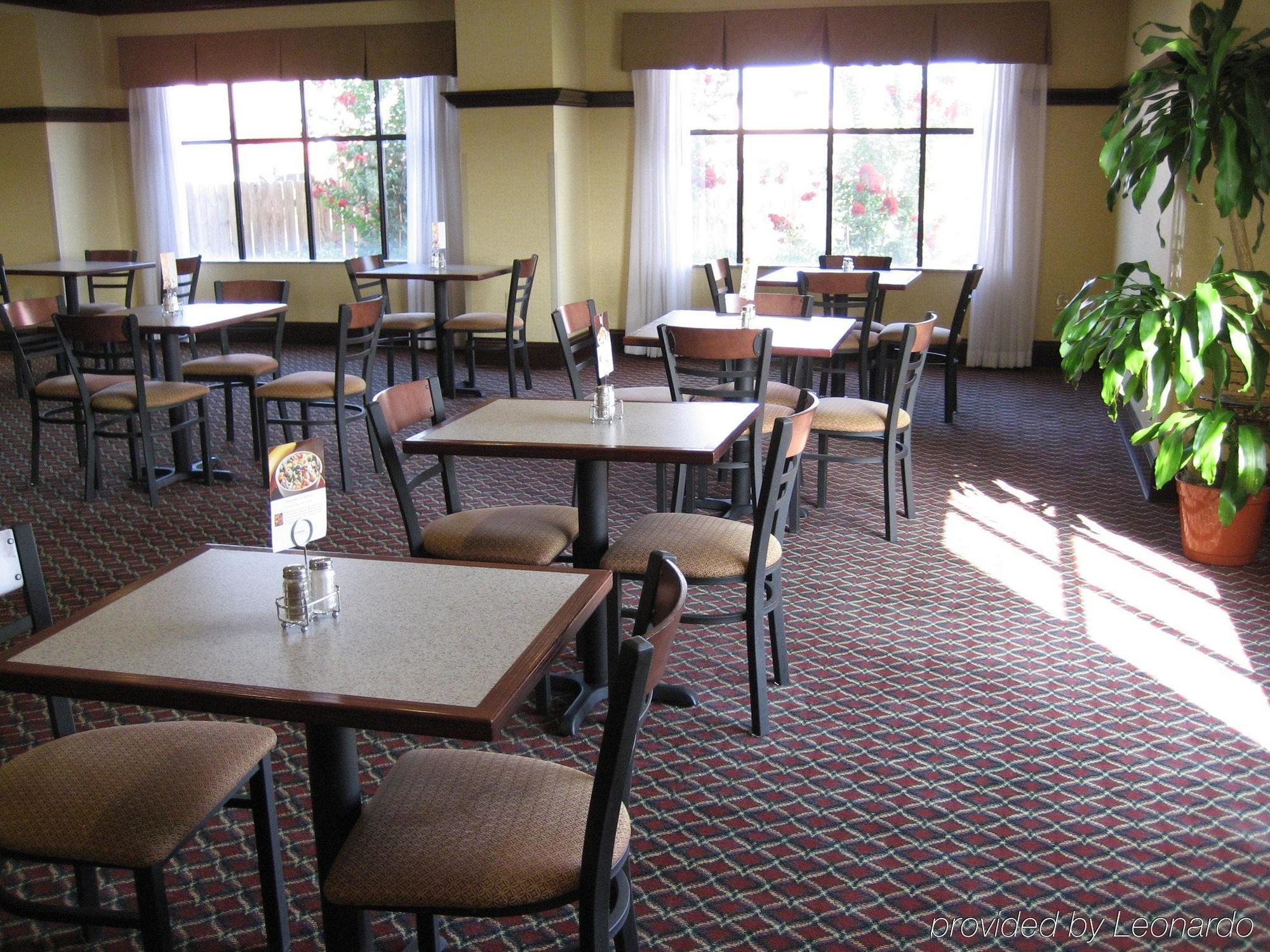 Holiday Inn Express & Suites - Grenada By Ihg Restaurant photo
