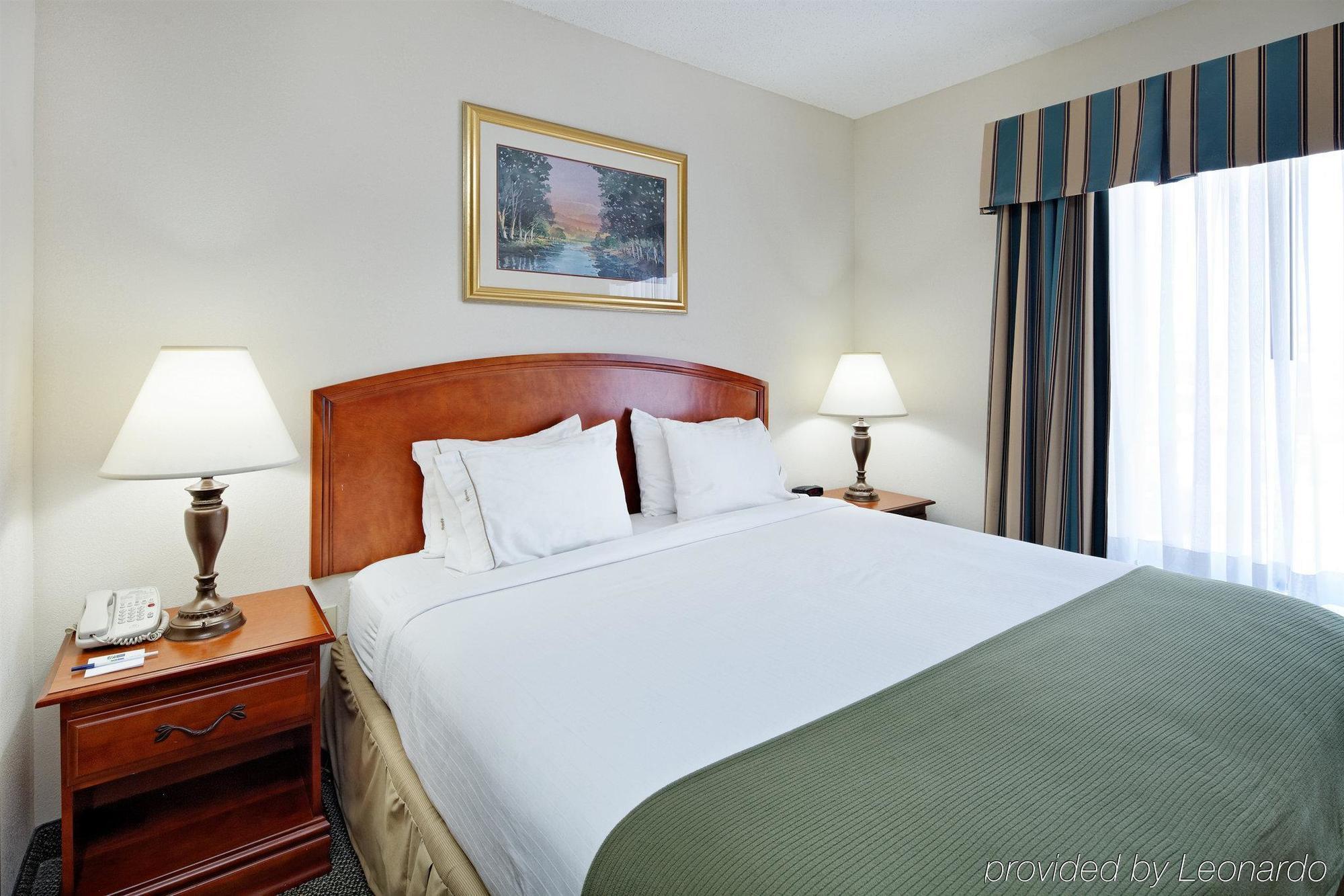 Holiday Inn Express & Suites - Grenada By Ihg Room photo