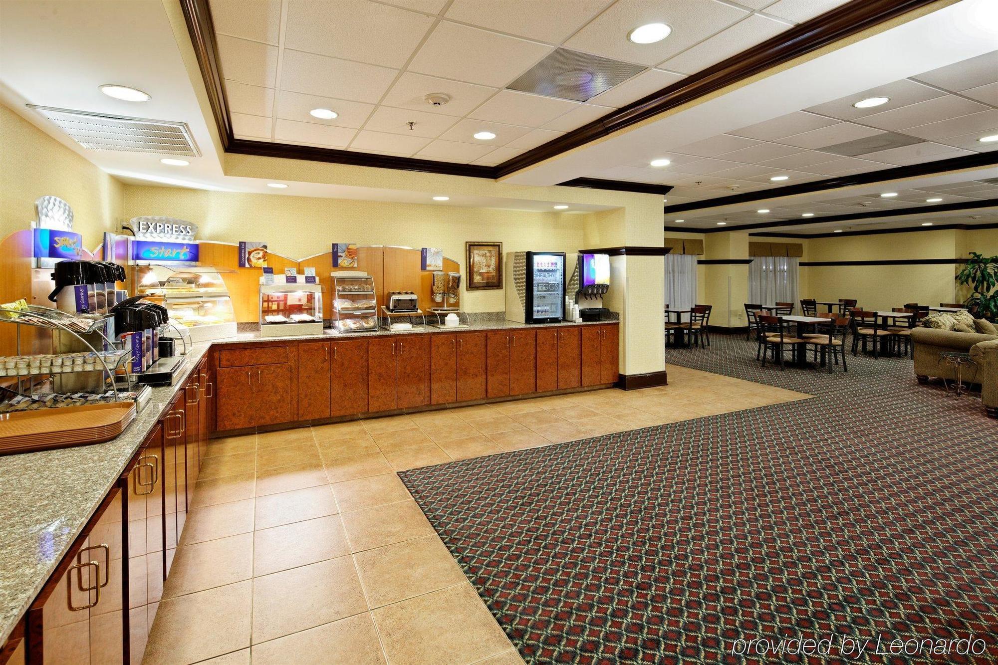 Holiday Inn Express & Suites - Grenada By Ihg Restaurant photo