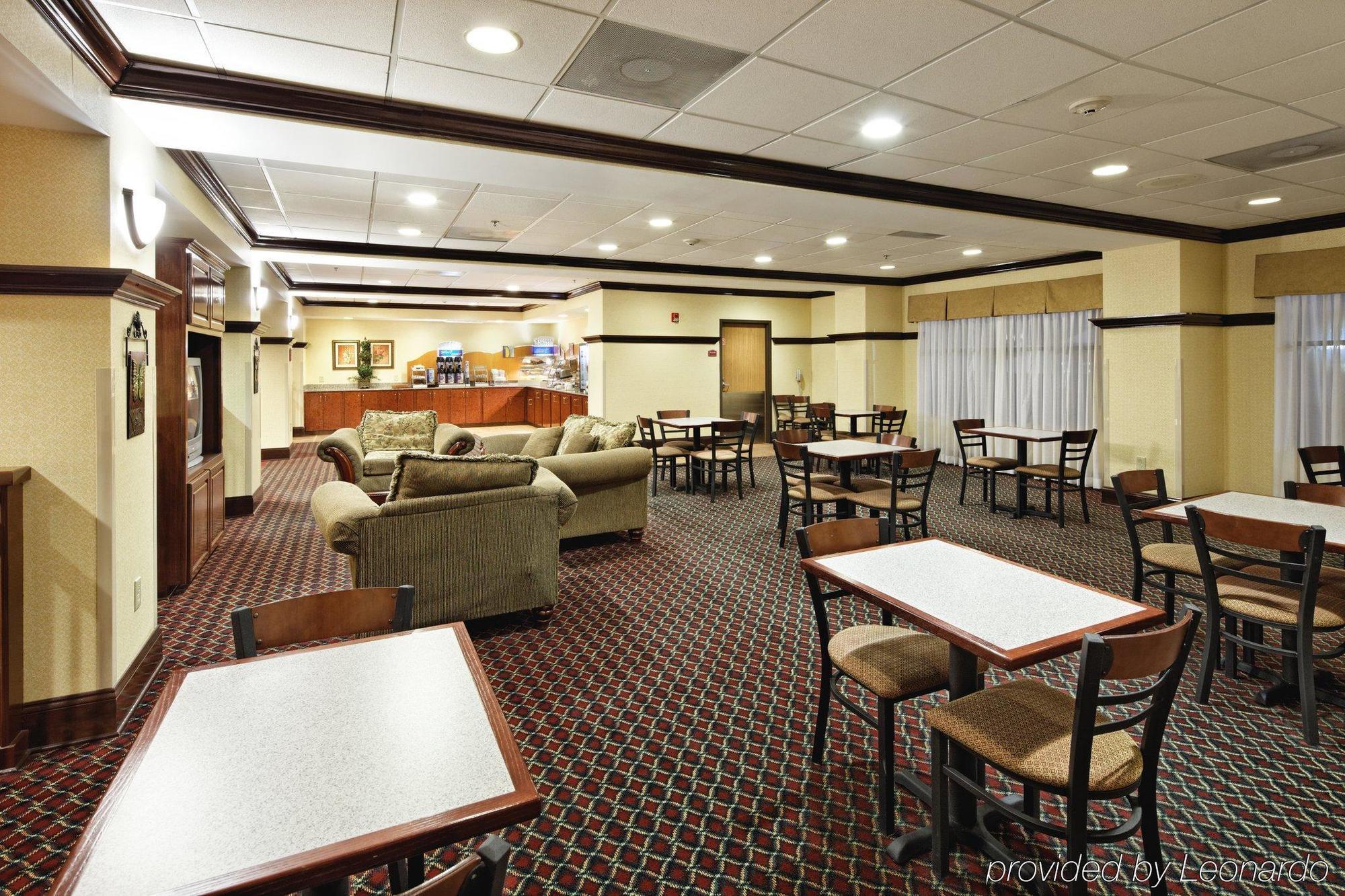Holiday Inn Express & Suites - Grenada By Ihg Restaurant photo