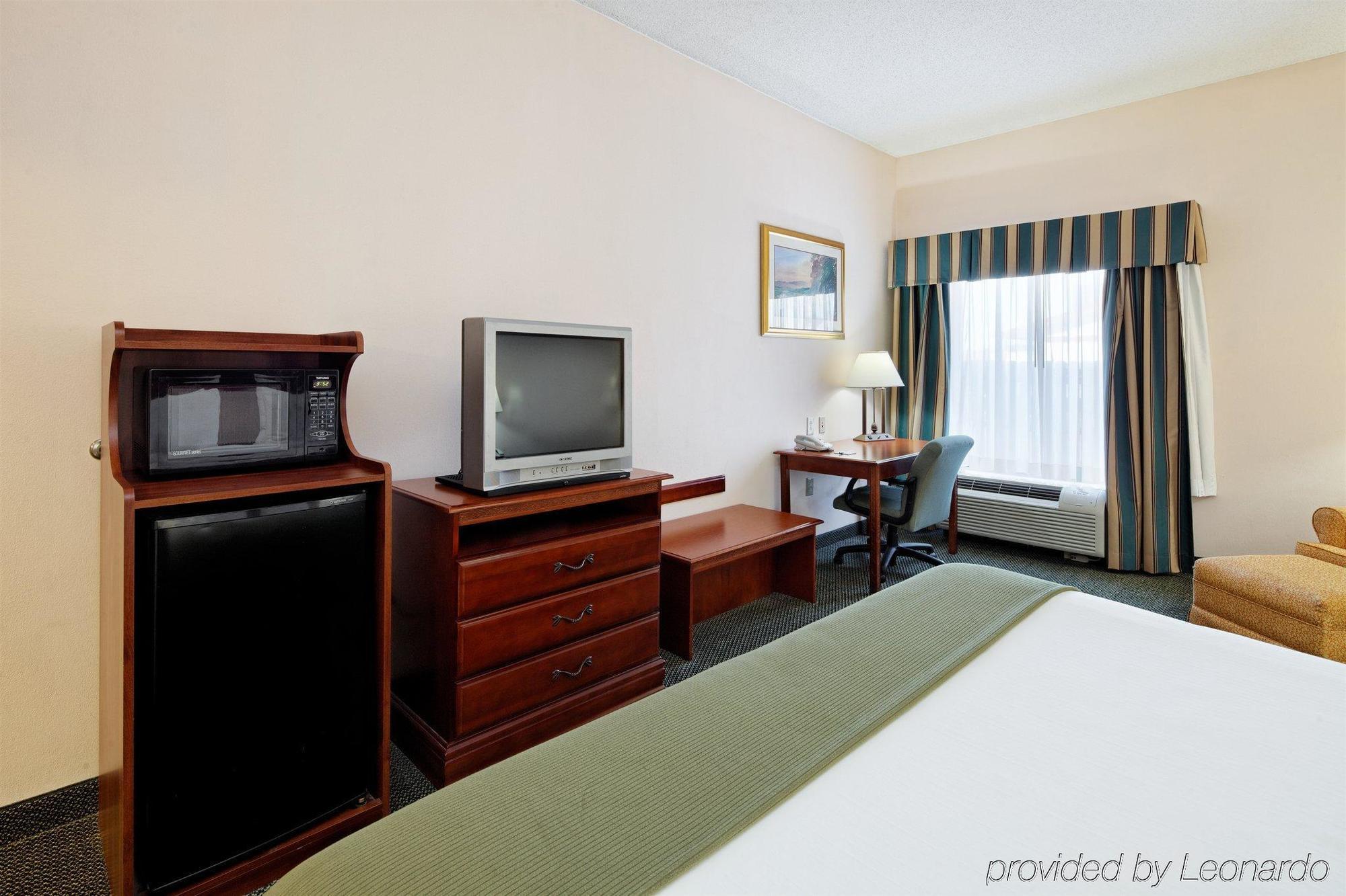 Holiday Inn Express & Suites - Grenada By Ihg Room photo