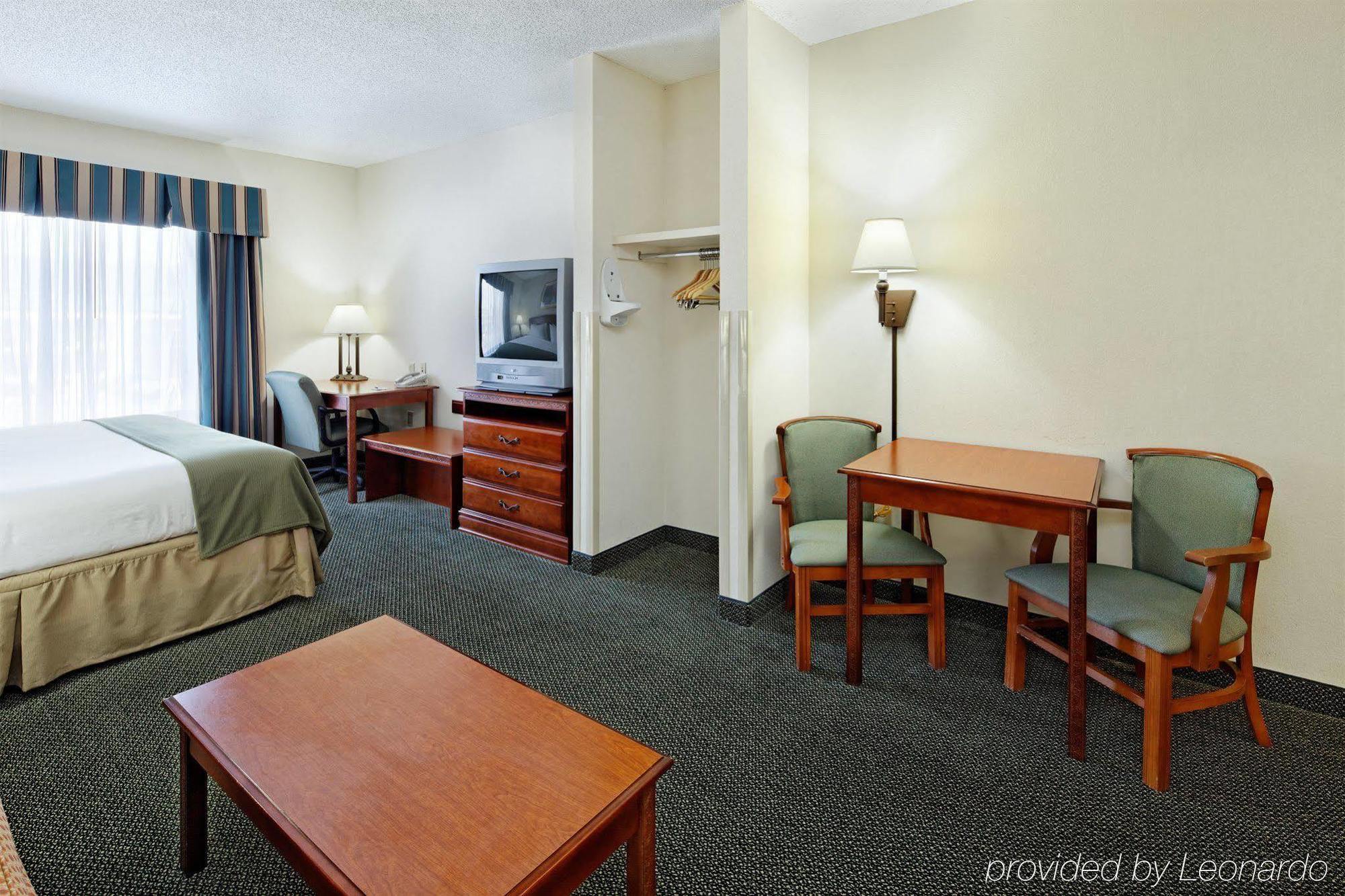 Holiday Inn Express & Suites - Grenada By Ihg Room photo