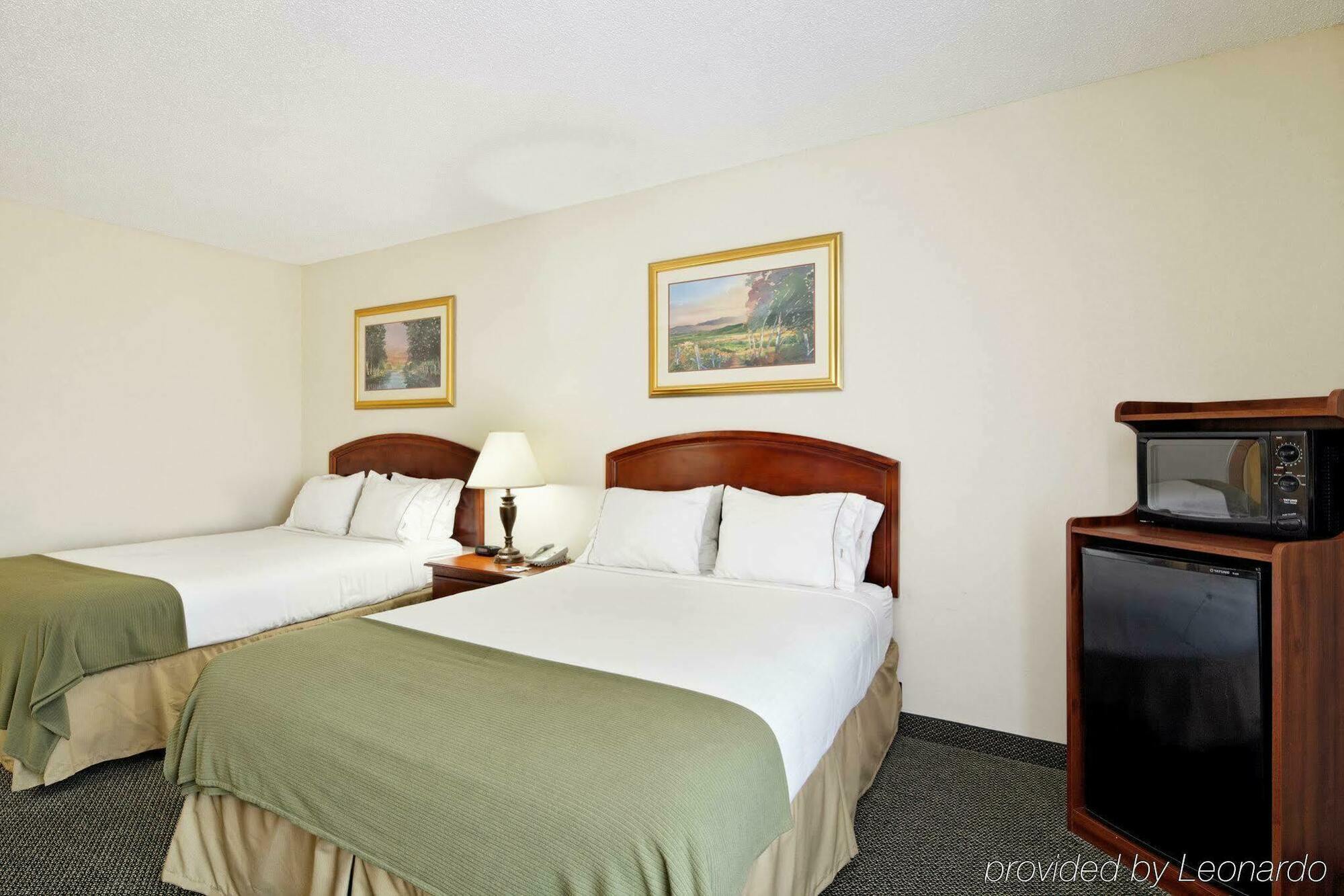 Holiday Inn Express & Suites - Grenada By Ihg Exterior photo